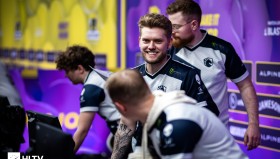 **经典重现！s1mple再次上演走廊飞人